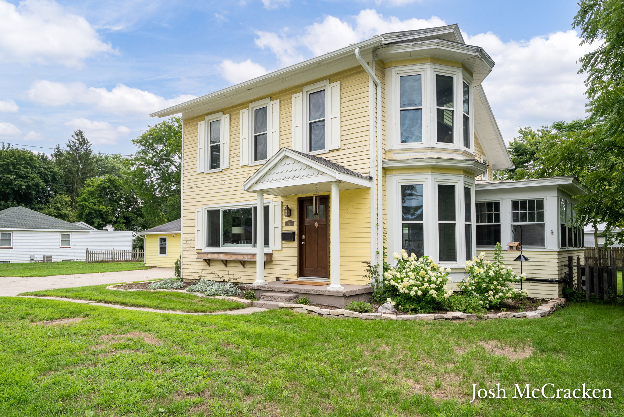 Exterior view of 923 N Hudson St SE, Lowell, MI 49331, USA